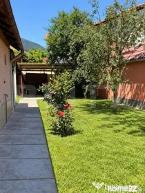 Casă de vânzare în Codlea – zonă liniștită, singur ?