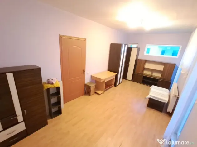 Apartament 2 camere str.Eroilor, parcare privata Floresti