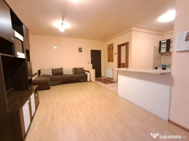 Apartament 2 camere str.Eroilor, parcare privata Floresti