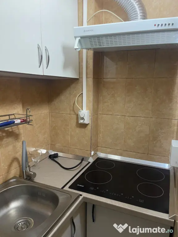 Garsonieră decomandată, 28 mp, zonă excelentă
