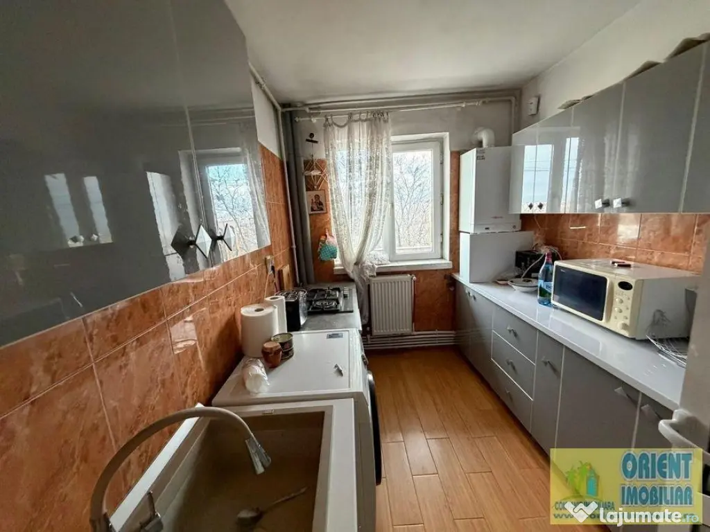 Km 4-5, de vanzare apartament 2 camere, gaze, decomandat