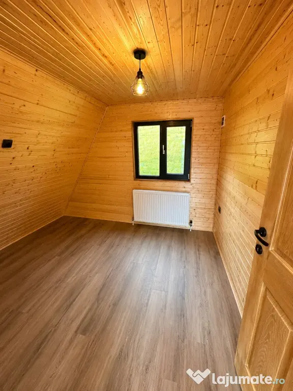 DE VÂNZARE | Două cabane A-frame, terasă panoramică și teren 870 mp