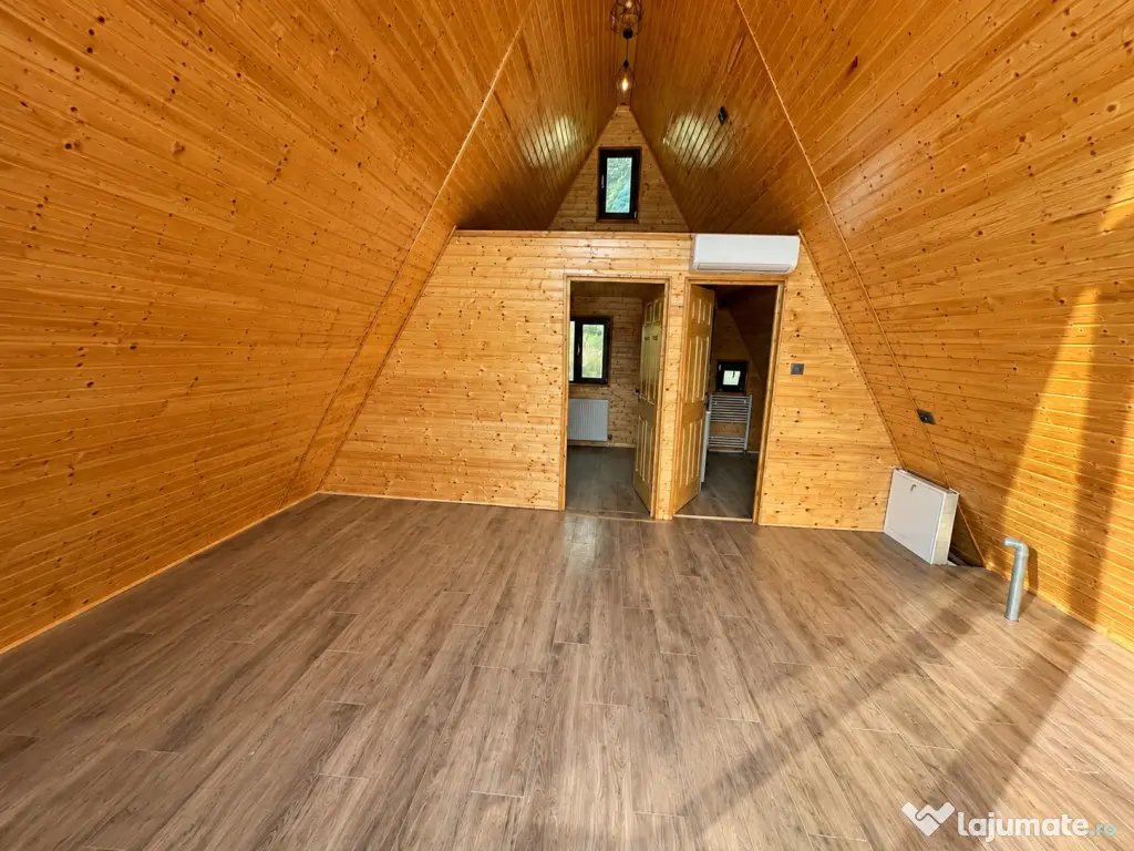 DE VÂNZARE | Două cabane A-frame, terasă panoramică și teren 870 mp
