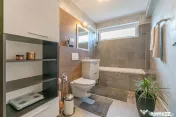 Casa semimobilata semiutilata modern cartier Izvor Tarlun... 