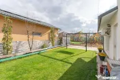 Casa semimobilata semiutilata modern cartier Izvor Tarlun... 