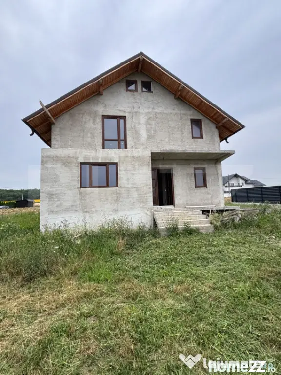 Casă cu 4 dormitoare, 145 mp utili, teren 500 mp, la stadiu - Suceava (Suceava)