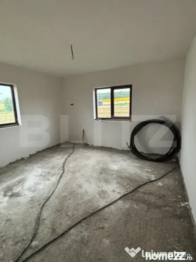 Casă cu 4 dormitoare, 145 mp utili, teren 500 mp, la stadiu - Suceava (Suceava)