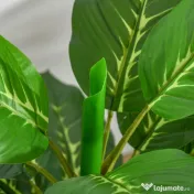 HOMCOM Plantă Artificială cu 33 de Frunze pentru Uz Interior și Exterior cu Ghiveci, Plantă Falsă în PEVA, PE și Ciment, 95 cm, Verde 