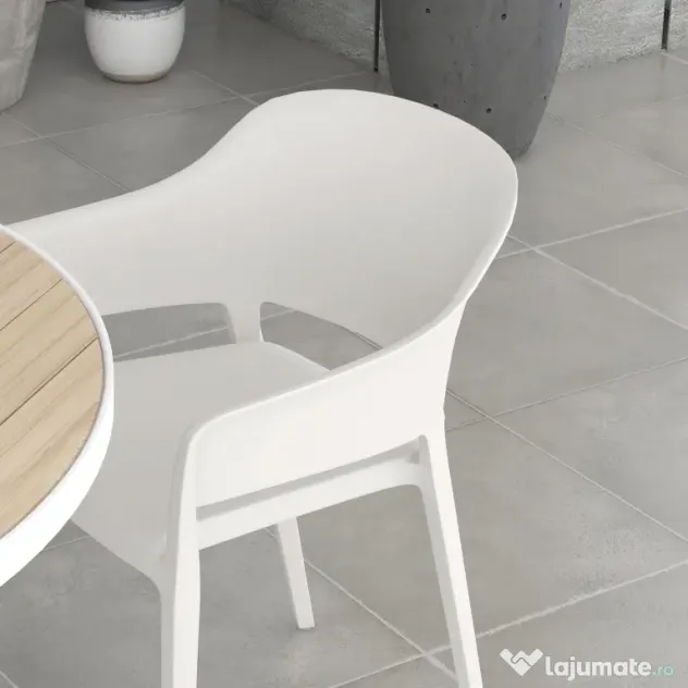 Outsunny Set din 4 Scaune de Grădină, Scaune Stivuibile de Exterior cu Spătar Înalt și Cotiere, 56x54.5x77.5 cm, Alb | Aosom Romania