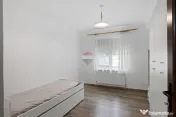 Apartament cu 3 camere si loc de parcare în zona Aurel V... 