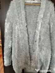 Vând pulover flocos