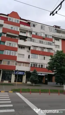 Proprietar-Vând apartament cu două camere central