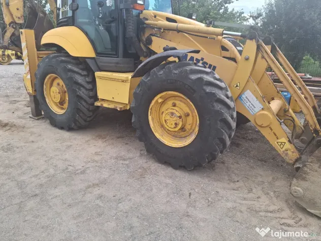 Buldoexcavator Komatsu 93S5, an 2007, cupa multifuncționala, anvelope noi
