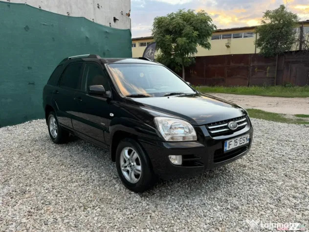 Kia Sportage 2.0 CRDi 140CP 4x4 / Trapă / Navi / Climatronic