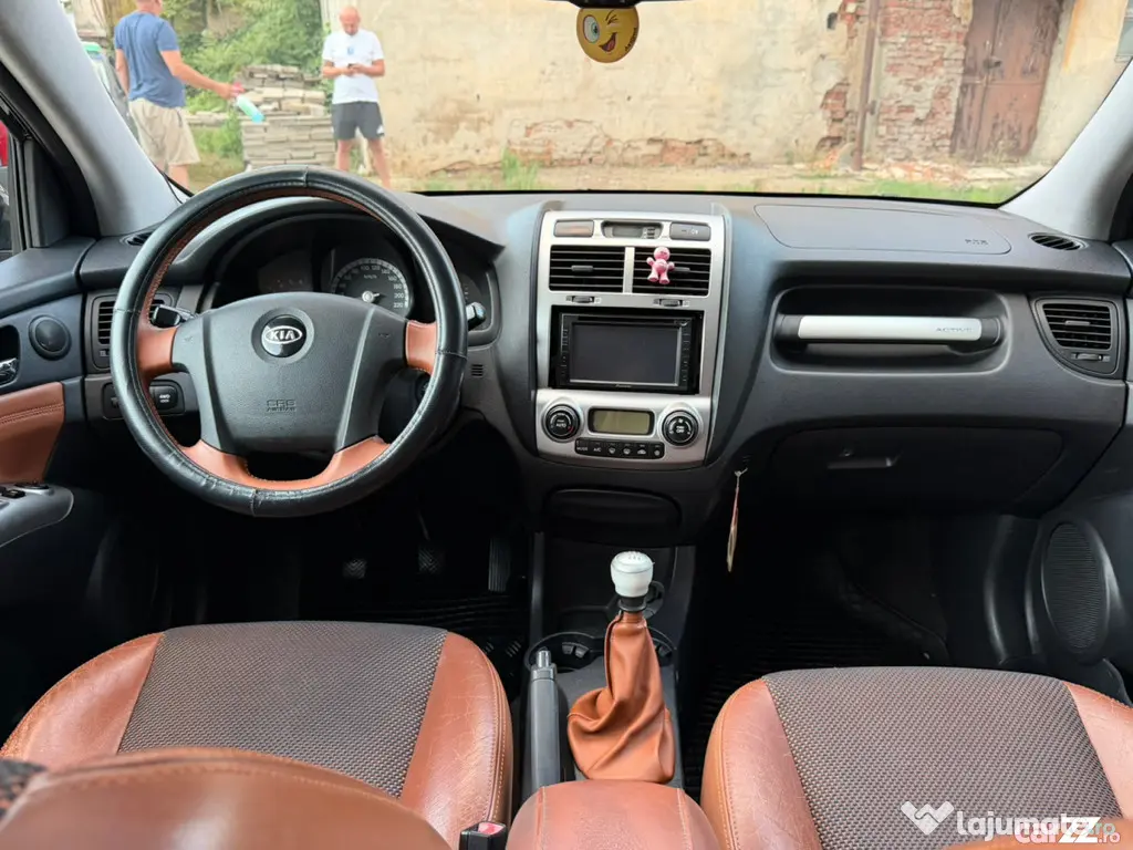 Kia Sportage 2.0 CRDi 140CP 4x4 / Trapă / Navi / Climatronic