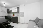 Garsonieră decomandată - Complet renovată - Parter –... 