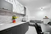 Garsonieră decomandată - Complet renovată - Parter –... 