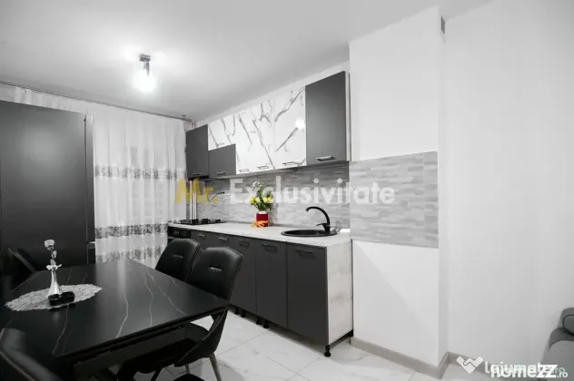 Garsonieră decomandată - Complet renovată - Parter –...