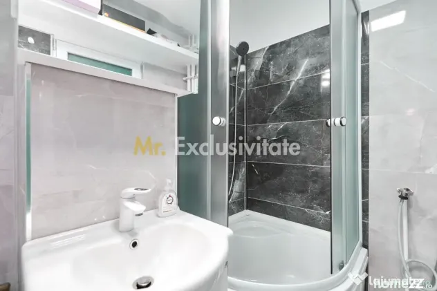 Garsonieră decomandată - Complet renovată - Parter –...
