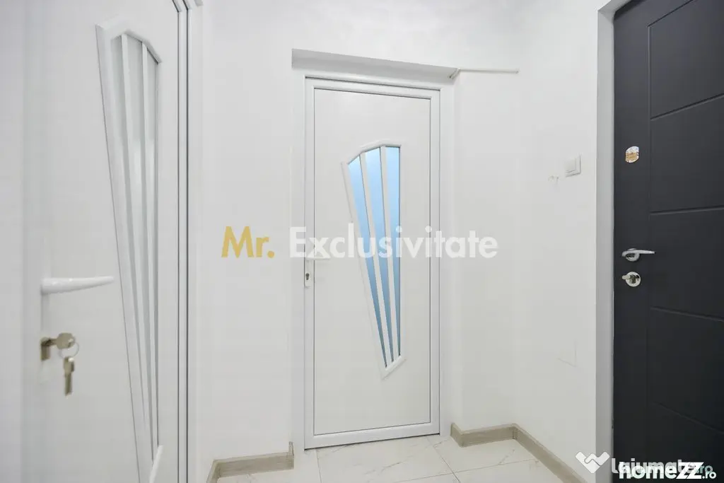 Garsonieră decomandată - Complet renovată - Parter –...