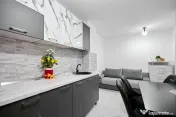 Garsonieră decomandată - Complet renovată - Parter –... 