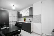 Garsonieră decomandată - Complet renovată - Parter –... 