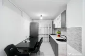 Garsonieră decomandată - Complet renovată - Parter –... 