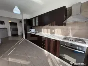 Apartament modern, parcare, zona Plopilor 