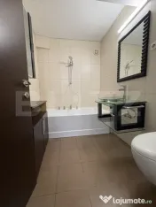 Apartament modern, parcare, zona Plopilor 