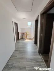 Casa complet mobilata, 3 dormitoare, garaj și livada –... 