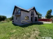 Casa complet mobilata, 3 dormitoare, garaj și livada –... 