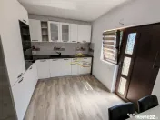 Casa complet mobilata, 3 dormitoare, garaj și livada – Racaciuni 