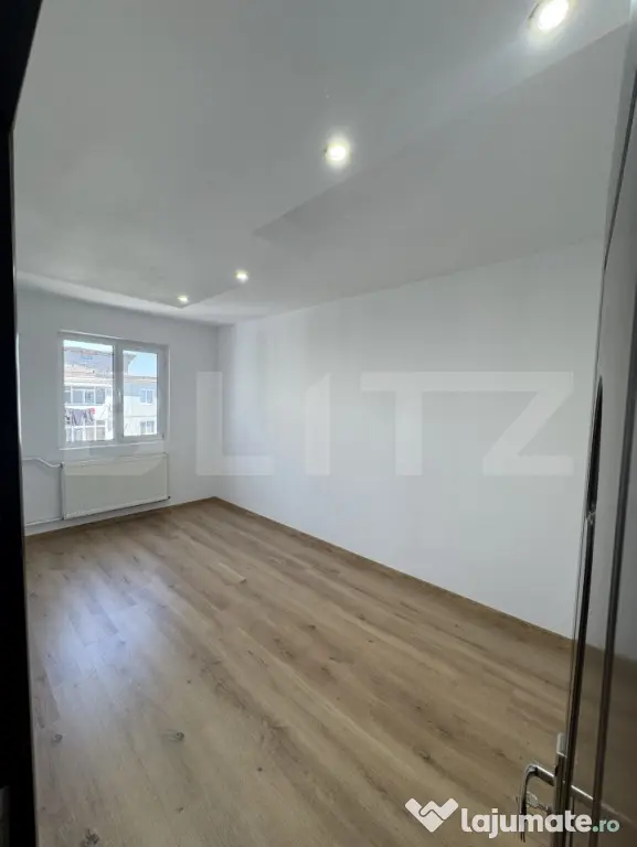 Apartament 3 camere, 45 mp, zona Craiovița Nouă