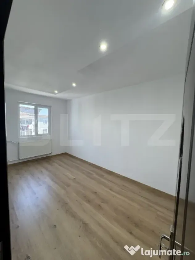 Apartament 3 camere, 45 mp, zona Craiovița Nouă
