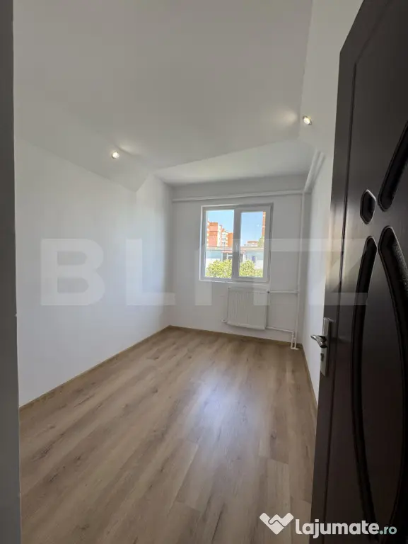 Apartament 3 camere, 45 mp, zona Craiovița Nouă