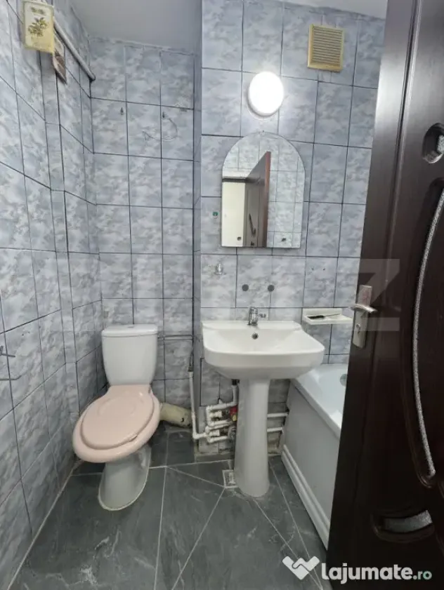 Apartament 3 camere, 45 mp, zona Craiovița Nouă