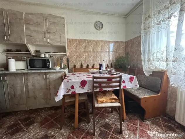 Apartament decomandat, 3 camere, 2 bai, 2 balcoane, spatios, zona Noua