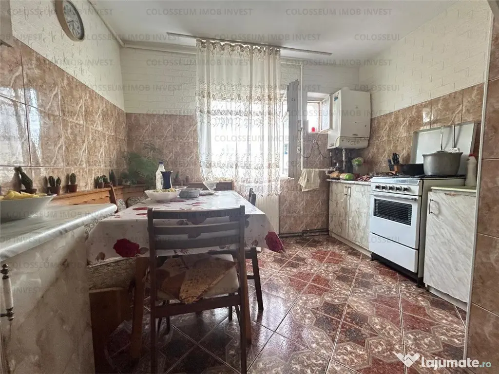 Apartament decomandat, 3 camere, 2 bai, 2 balcoane, spatios, zona Noua