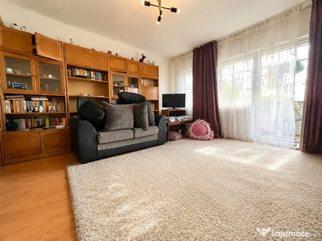 Apartament decomandat, 3 camere, 2 bai, 2 balcoane, spatios, zona Noua