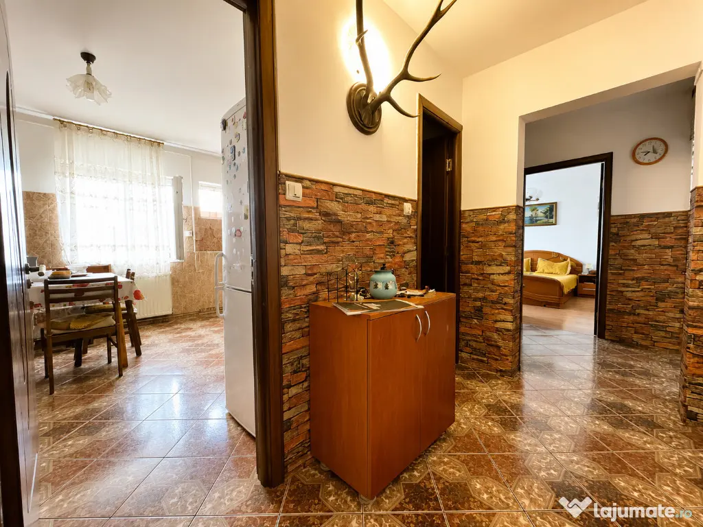 Apartament decomandat, 3 camere, 2 bai, 2 balcoane, spatios, zona Noua