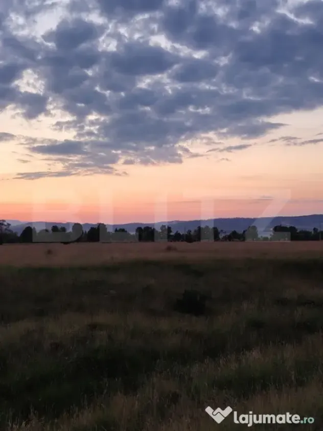 Teren extravilan 7000mp, cu posibilitate de trecere in intra