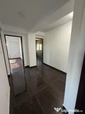 Apartamnet 3 camere . etaj intermediar , zona spital Radauti 