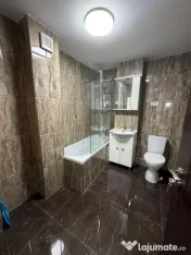 Apartamnet 3 camere . etaj intermediar , zona spital Radauti 