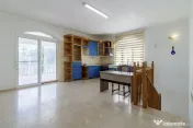 Domeniu privat 5.000 mp, cu reședință de 625 mp și pi...