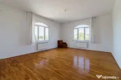 Domeniu privat 5.000 mp, cu reședință de 625 mp și pi...