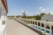 Domeniu privat 5.000 mp, cu reședință de 625 mp și pi...