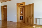 Domeniu privat 5.000 mp, cu reședință de 625 mp și pi...