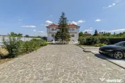 Domeniu privat 5.000 mp, cu reședință de 625 mp și pi... 