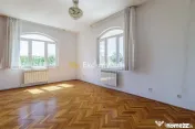 Domeniu privat 5.000 mp, cu reședință de 625 mp și pi... 