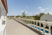 Domeniu privat 5.000 mp, cu reședință de 625 mp și pi... 